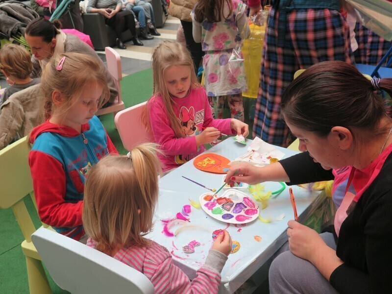 Zdjęcie 6: Przedświąteczna zabawa w piotrkowskiej galerii