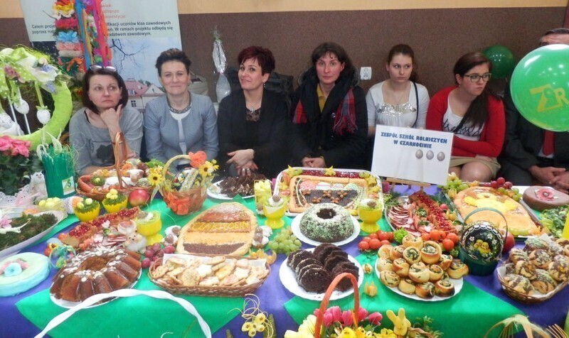 Zdjęcie 3: Stoły uginały się od jadła 