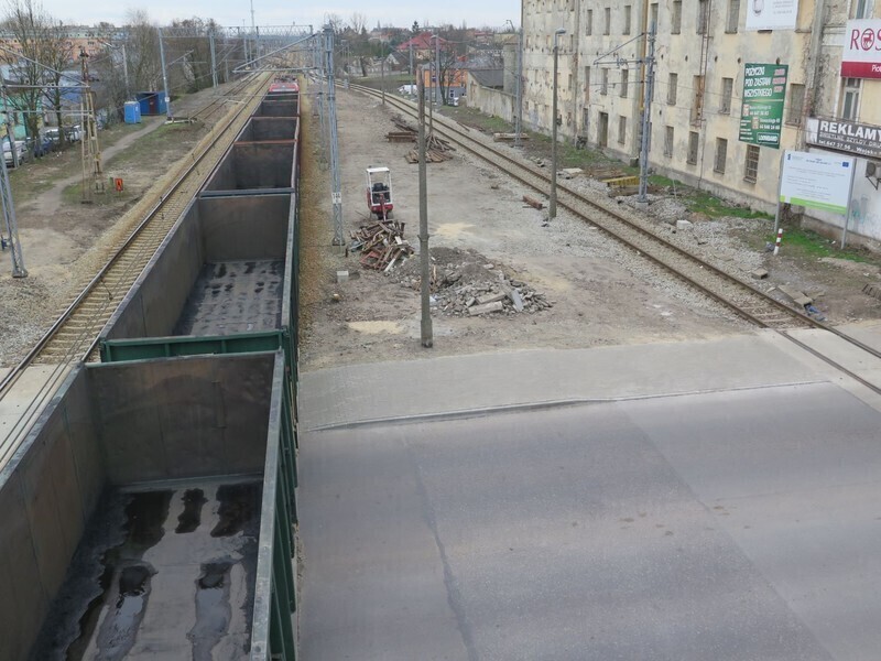 Zdjęcie 4: Wreszcie wyremontowali chodnik na przejeździe kolejowym