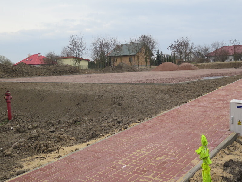 Zdjęcie 2: Przy Ceramicznej powstaje boisko