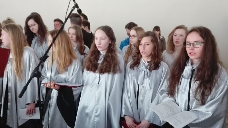 Zdjęcie 49: Kolejna procesja przeszła ulicami miasta. 1050-lecie Chrztu Polski w Piotrkowie