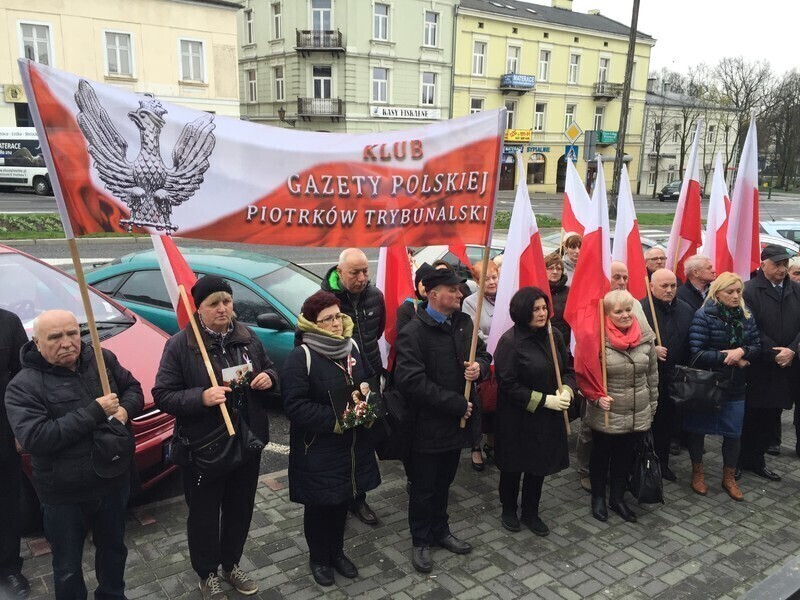 Zdjęcie 3: Oddali hołd ofiarom katastrofy smoleńskiej