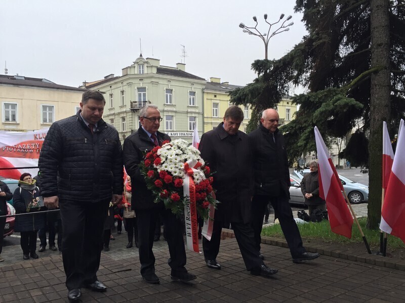 Zdjęcie 4: Oddali hołd ofiarom katastrofy smoleńskiej