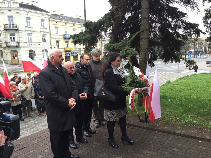 Zdjęcie 6: Oddali hołd ofiarom katastrofy smoleńskiej