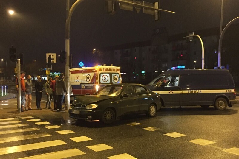 Zdjęcie 3: Zderzenie na skrzyżowaniu Słowackiego/Kostromska 