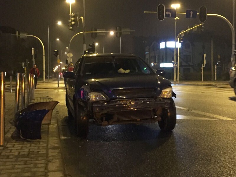 Zdjęcie 5: Zderzenie na skrzyżowaniu Słowackiego/Kostromska 