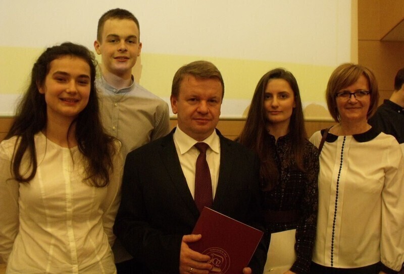 Zdjęcie 4: Najlepsi gimnazjaliści z Piotrkowa nagrodzeni przez kuratora oświaty 