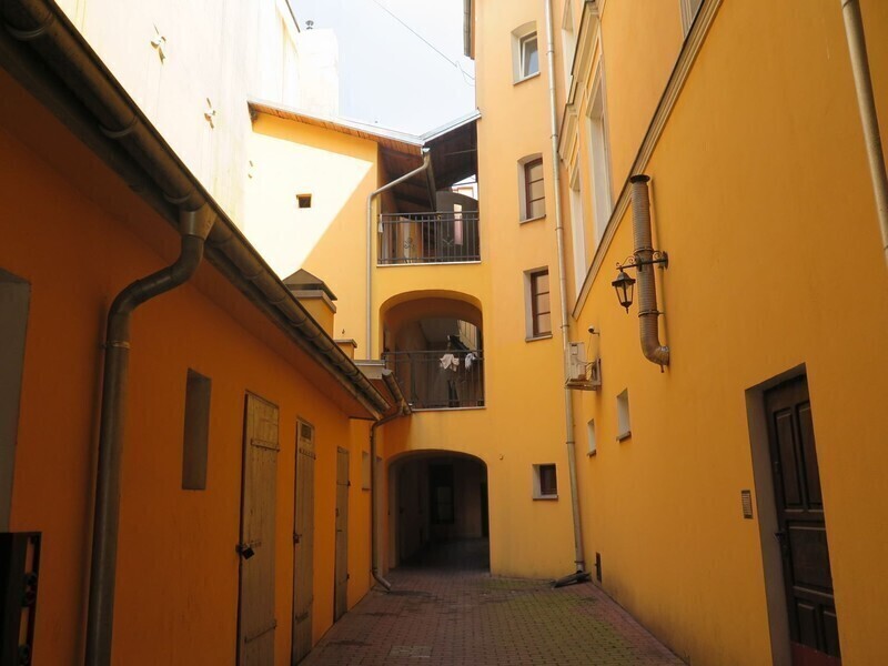 Zdjęcie 1: Podwórka Starego Miasta w Piotrkowie 