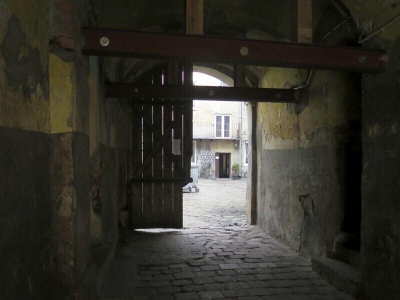 Zdjęcie 3: Podwórka Starego Miasta w Piotrkowie 