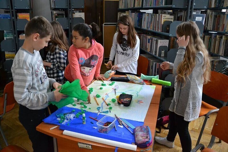 Zdjęcie 2: Czytanie na wielkim ekranie. Wygrała SP 12