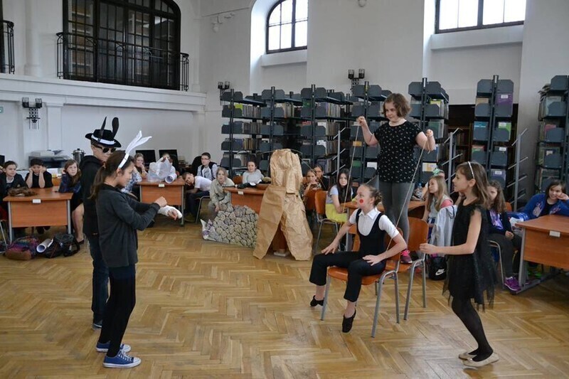 Zdjęcie 5: Czytanie na wielkim ekranie. Wygrała SP 12