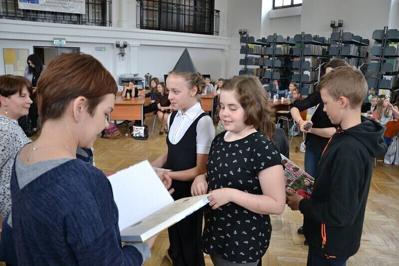 Zdjęcie 7: Czytanie na wielkim ekranie. Wygrała SP 12