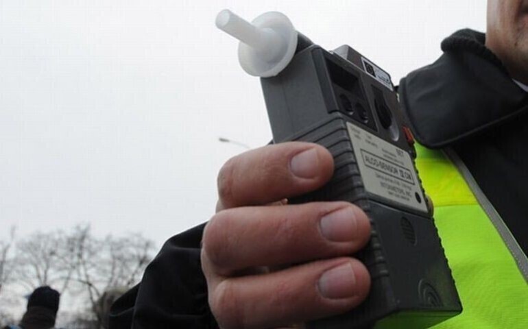 Pijany kierowca uciekał przed policją