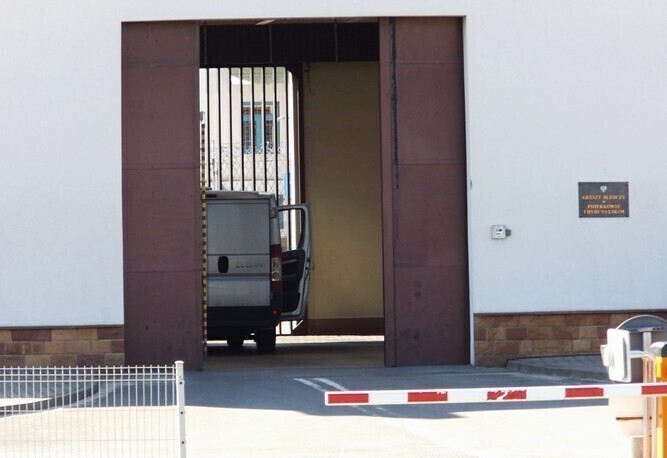 12 osób na jedno miejsce w Areszcie