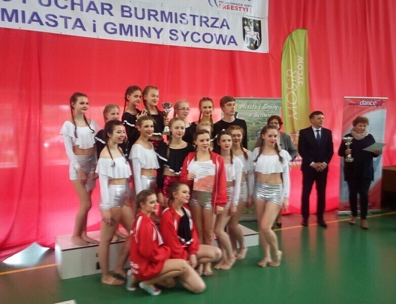 Zdjęcie 2: 4 puchary i 50 medali. Sukces tancerzy z Piotrkowa 