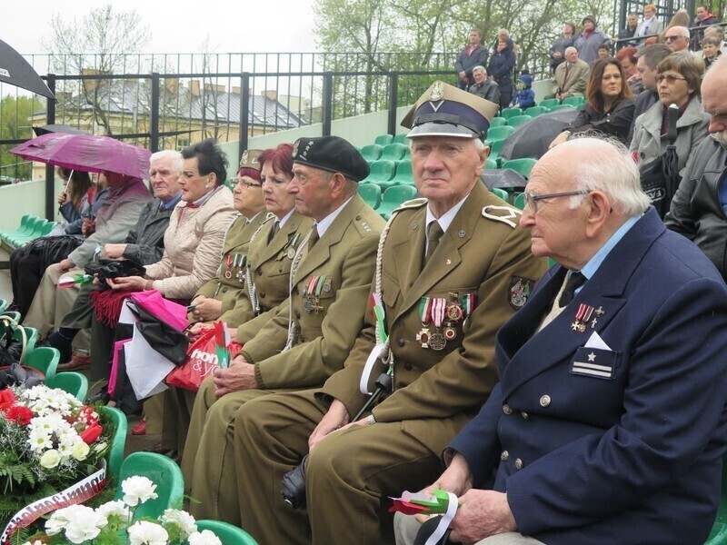 Zdjęcie 4: Msza w amfiteatrze w strugach deszczu 