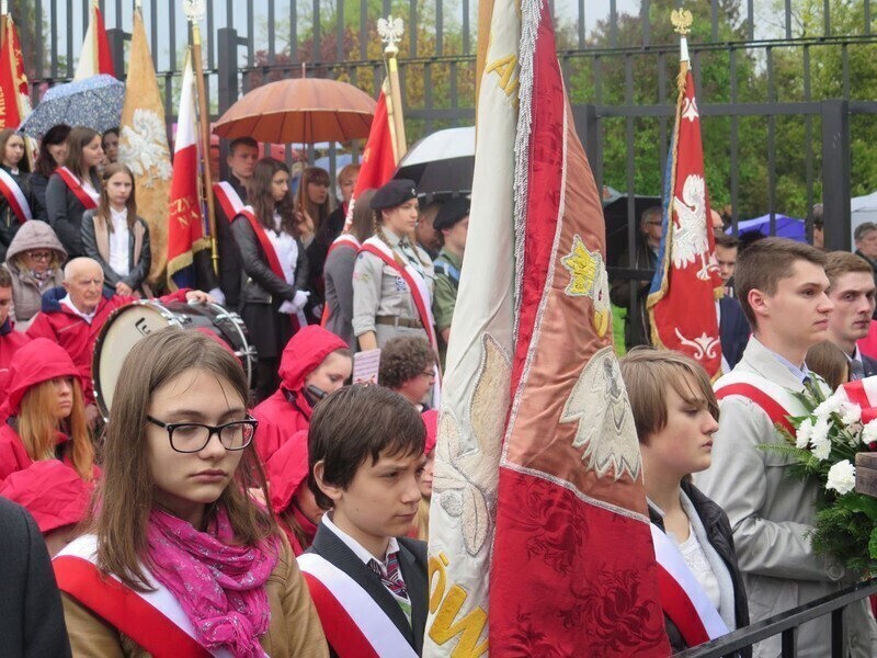 Zdjęcie 12: Msza w amfiteatrze w strugach deszczu 