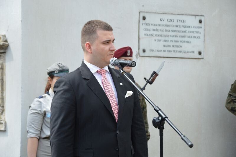 Zdjęcie 18: Msza w amfiteatrze w strugach deszczu 