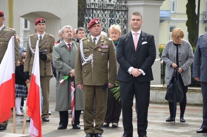 Zdjęcie 20: Msza w amfiteatrze w strugach deszczu 