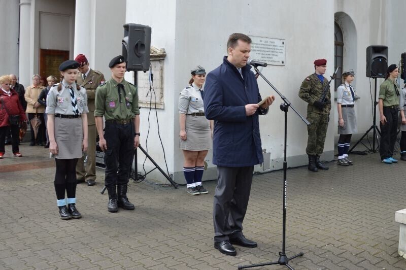 Zdjęcie 21: Msza w amfiteatrze w strugach deszczu 