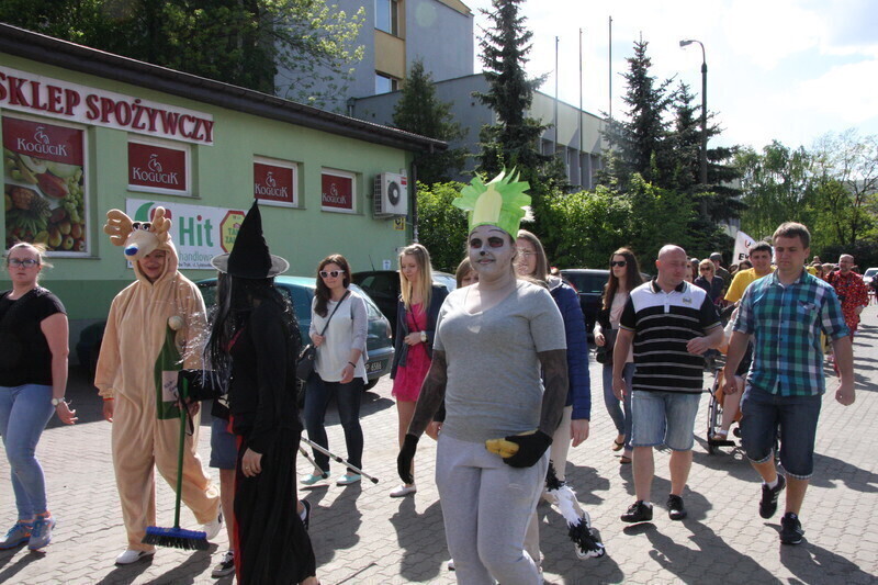 Młodzi przyjaciele nie sięgajcie po używki - policja i sanepid apelują do studentów