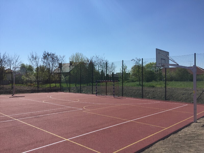 Zdjęcie 2: Odbiór techniczny boiska przy Ceramicznej