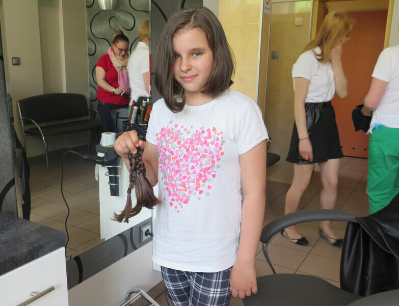 Daj włos na peruki dla osób po chemioterapii