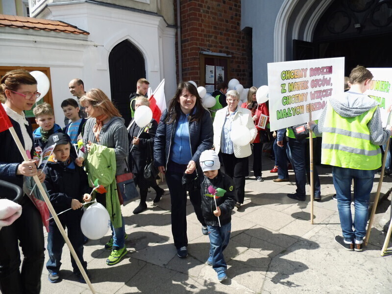 Zdjęcie 9: Ulicami Piotrkowa przeszedł Marsz dla Życia i Rodziny
