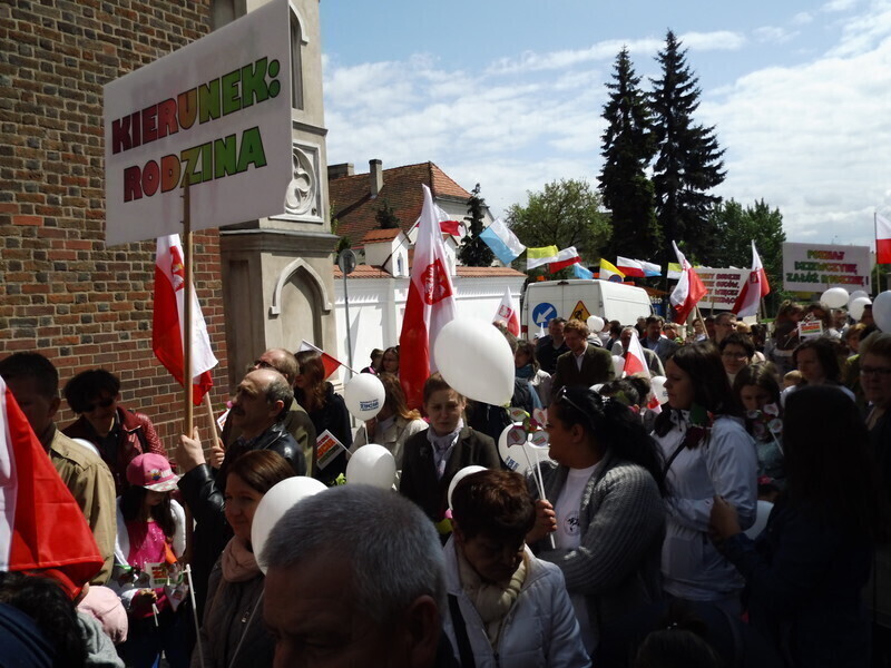 Zdjęcie 16: Ulicami Piotrkowa przeszedł Marsz dla Życia i Rodziny