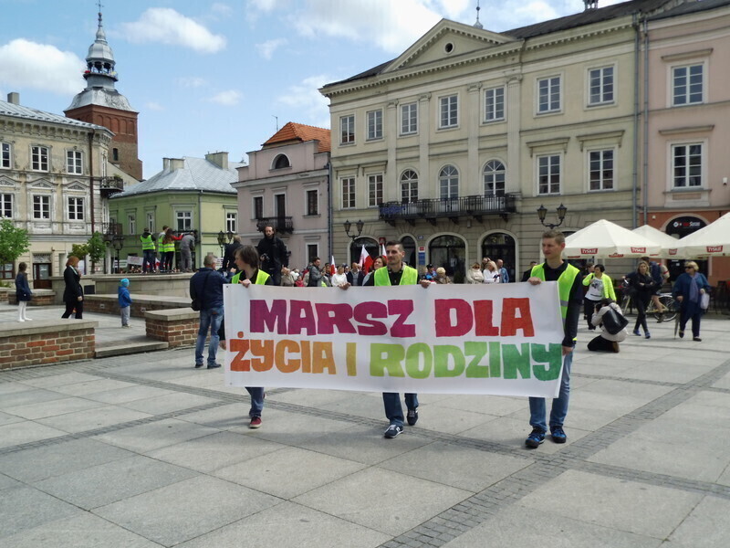 Zdjęcie 23: Ulicami Piotrkowa przeszedł Marsz dla Życia i Rodziny