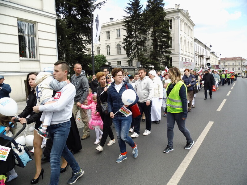 Zdjęcie 37: Ulicami Piotrkowa przeszedł Marsz dla Życia i Rodziny