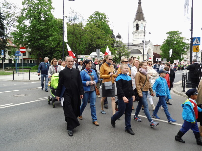 Zdjęcie 40: Ulicami Piotrkowa przeszedł Marsz dla Życia i Rodziny