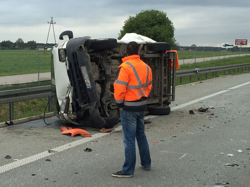 Zdjęcie 2: Zderzenie na S8. Siedem osób przewieziono do szpitala