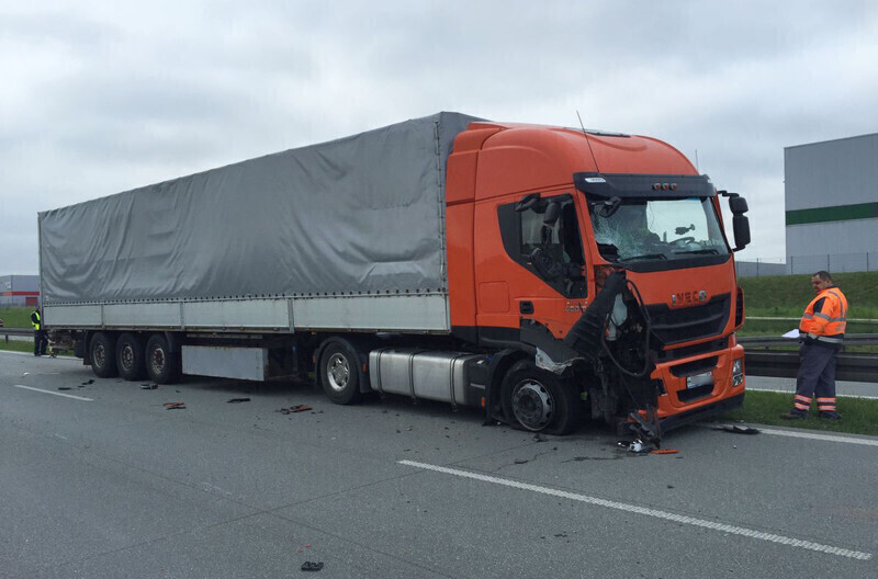 Zdjęcie 4: Zderzenie na S8. Siedem osób przewieziono do szpitala