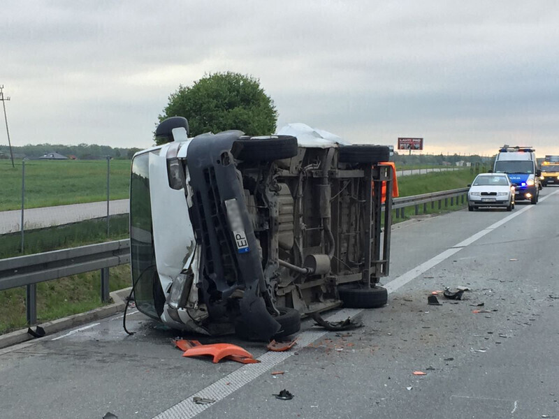 Zdjęcie 5: Zderzenie na S8. Siedem osób przewieziono do szpitala