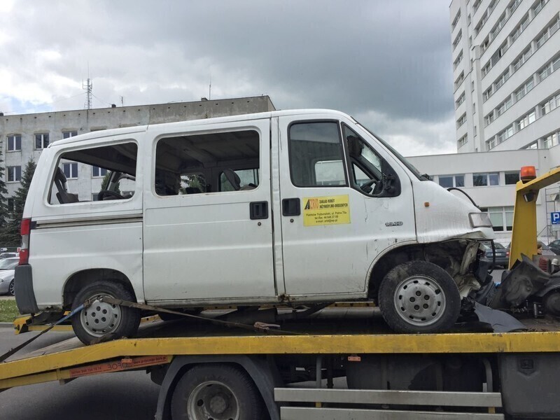 Zdjęcie 9: Zderzenie na S8. Siedem osób przewieziono do szpitala