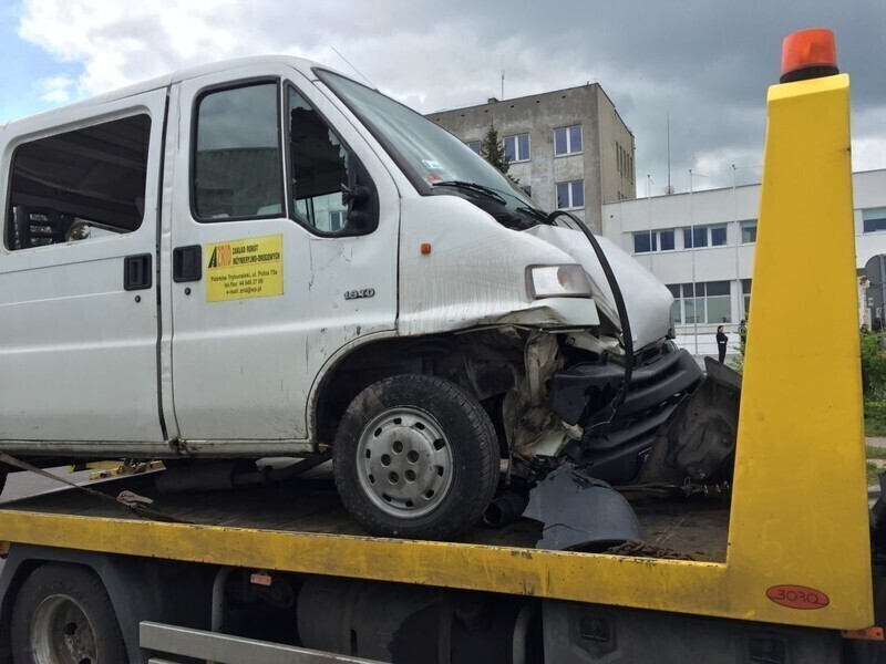 Zdjęcie 10: Zderzenie na S8. Siedem osób przewieziono do szpitala