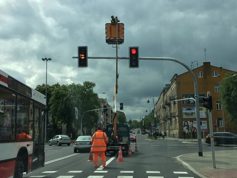 Zdjęcie 2: Montują kamery na skrzyżowaniu