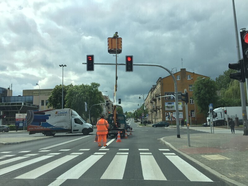 Zdjęcie 4: Montują kamery na skrzyżowaniu