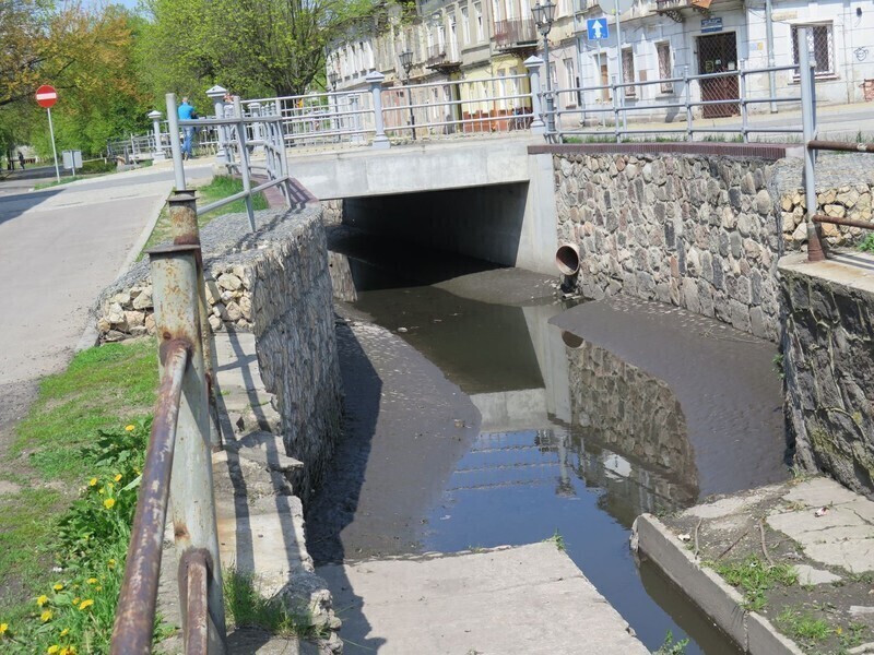 Zdjęcie 8: Dlaczego Strawa śmierdzi? [GALERIA]