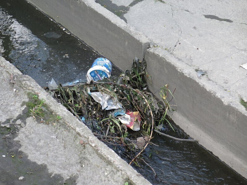 Zdjęcie 9: Dlaczego Strawa śmierdzi? [GALERIA]