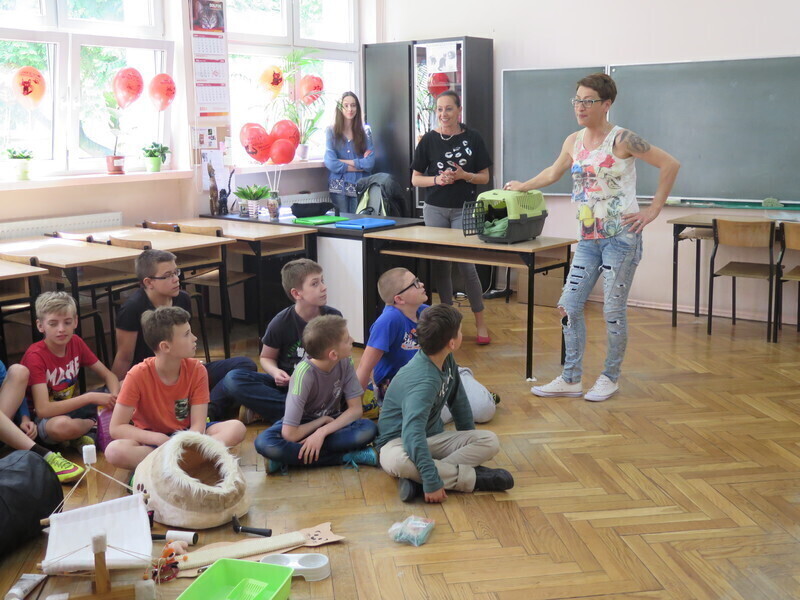 Zdjęcie 1: Lekcja z kotem w SP nr 16