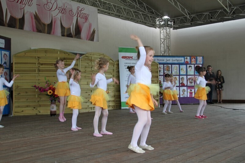 Zdjęcie 4: Zatańczyli i zaśpiewali dla wszystkich mam!
