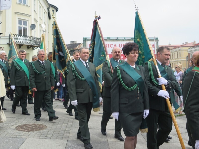 Zdjęcie 14: Święto Bożego Ciała na ulicach Piotrkowa Trybunalskiego [GALERIA]