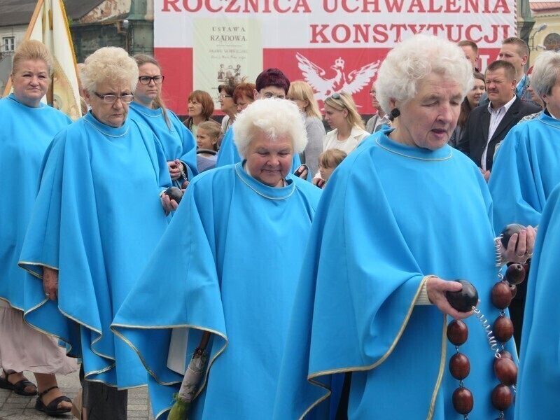 Zdjęcie 16: Święto Bożego Ciała na ulicach Piotrkowa Trybunalskiego [GALERIA]