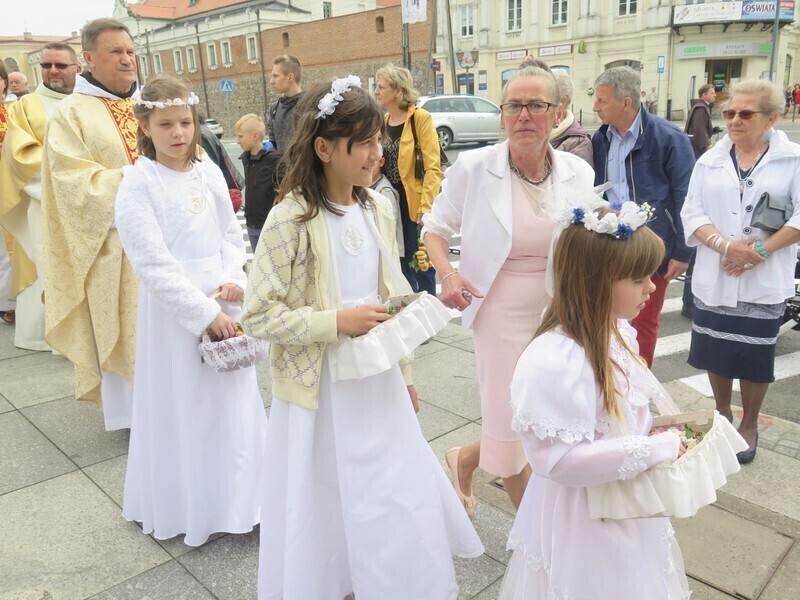 Zdjęcie 19: Święto Bożego Ciała na ulicach Piotrkowa Trybunalskiego [GALERIA]