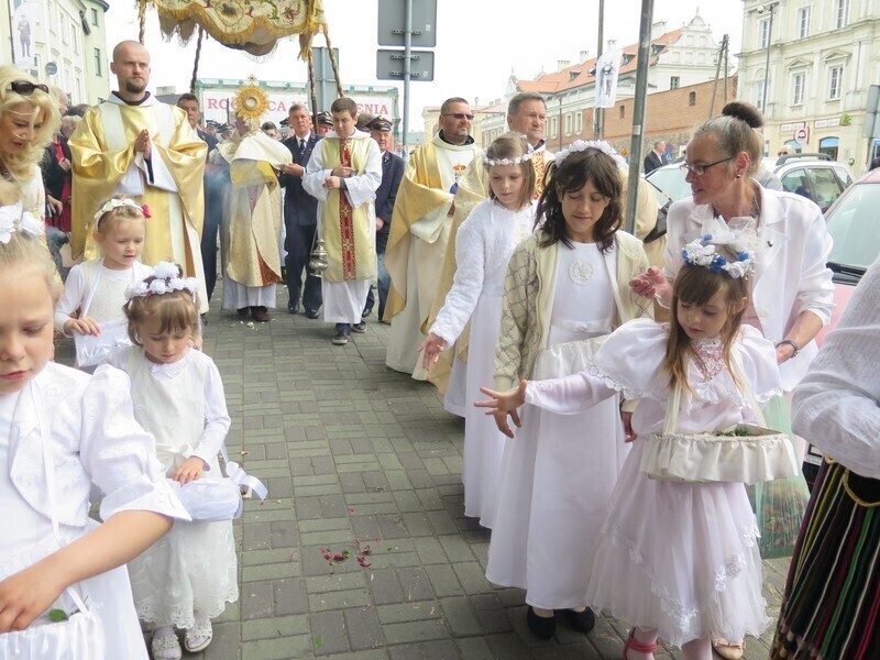 Zdjęcie 21: Święto Bożego Ciała na ulicach Piotrkowa Trybunalskiego [GALERIA]