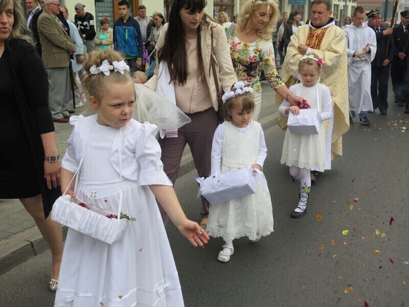 Zdjęcie 37: Święto Bożego Ciała na ulicach Piotrkowa Trybunalskiego [GALERIA]
