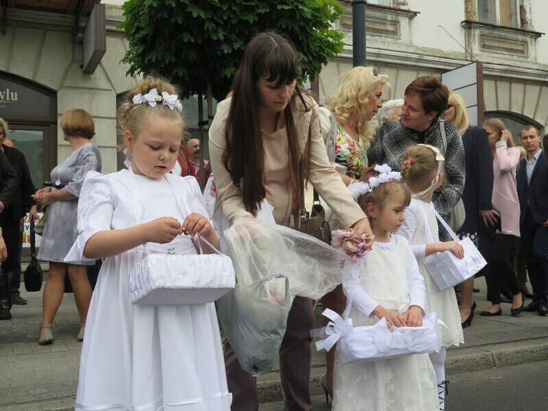 Zdjęcie 40: Święto Bożego Ciała na ulicach Piotrkowa Trybunalskiego [GALERIA]
