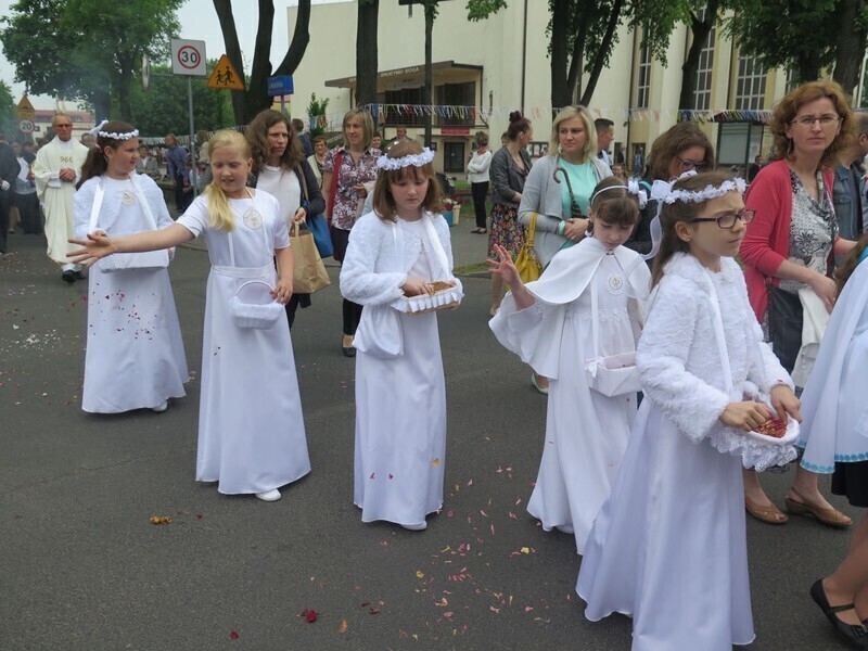 Zdjęcie 56: Święto Bożego Ciała na ulicach Piotrkowa Trybunalskiego [GALERIA]